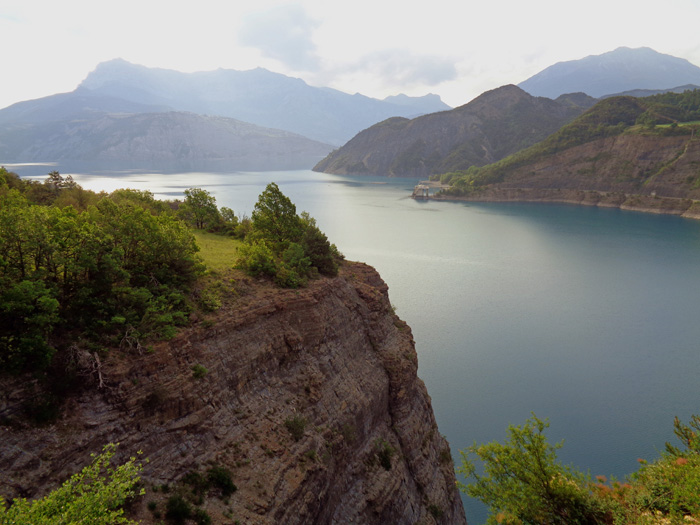 über Turin, den Col de Montgènevre und Briançon gelangen wir ins Tal der Durance, im Bild der Lac de Serre-Ponçon; von hier ist es nicht mehr weit ...