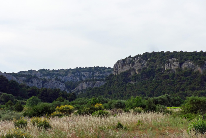 noch ein Stück die Küste hinunter bis knapp vor die Grenze zu Spanien: die gut 200 m hohe Montagne de la Clape mit zehn kletterbaren Felsmassiven