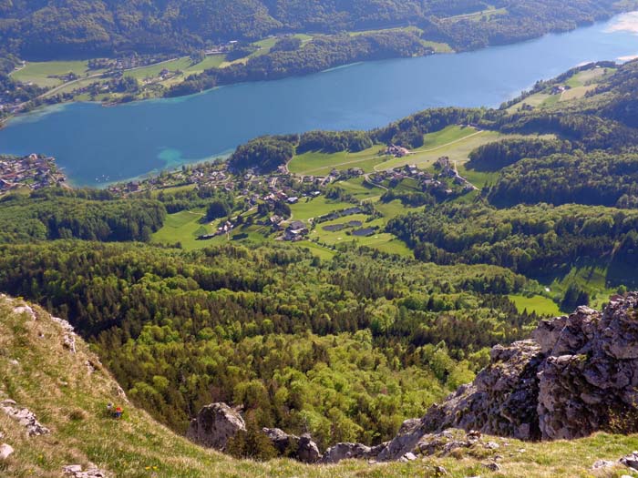 ... aufs Gipfeldach, Tiefblick auf den oberen Grat bis zum 2. Turm