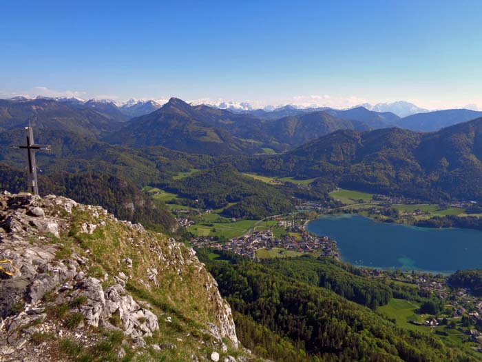 Fuschl am See, ganz hinten Tennengebirge und Berchtesgadener Alpen