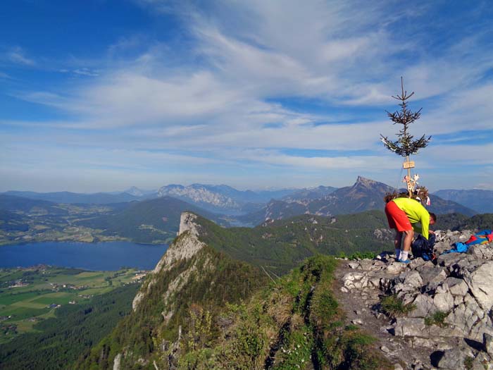 Schober gegen Osten mit (von links) Traunstein, Höllengebirge, Mondsee, Drachenwand und Schafberg