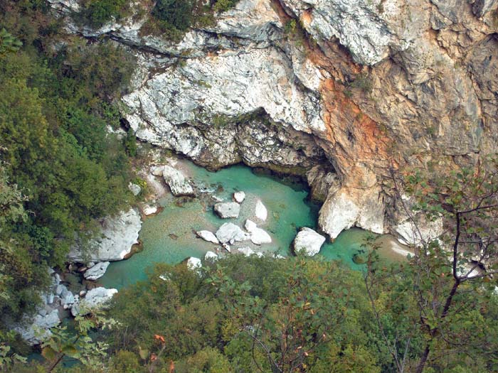 Tiefblick vom Klettergarten Masarach bei Anduins in die Arzinoschlucht