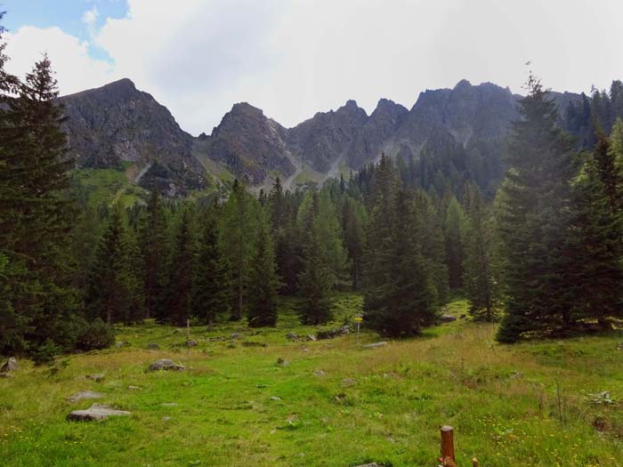 in diesem traumhaften Ambiente schlägt die Steirische Alpenvereinsjugend alljährlich ihr Bergzeltlager für Kinder auf; Pflichtprogramm neben viel Spiel und Spaß die Besteigung von Mödringkogel und Kl. Griesstein