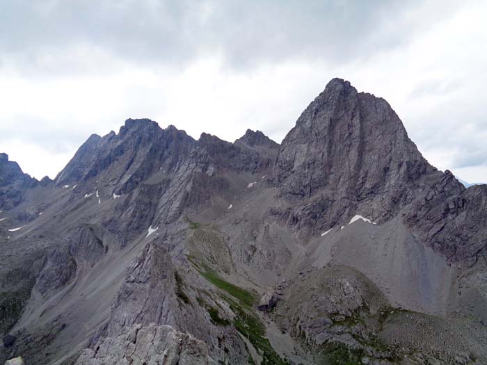 im Süden der stolze Simonskopf, dessen Ostwand tatsächlich mit Snowboards befahren wurde