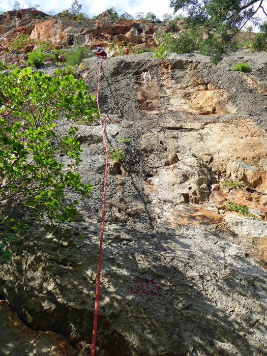 herrliche Linien, wie etwa im Sektor Beautiful: Ulli erforscht Hole in the Wall 5b (Titt/Gstöttenmayr)