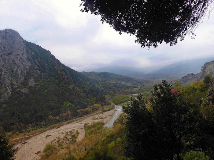 keine zehn Kilometer weiter bei den Felsen von Mouzaki ...