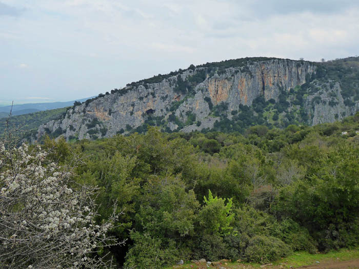 das älteste Gebiet hier ist wahrscheinlich der Sektor Anavra A mit ca. 40 Routen meist im 6. Franzosengrad