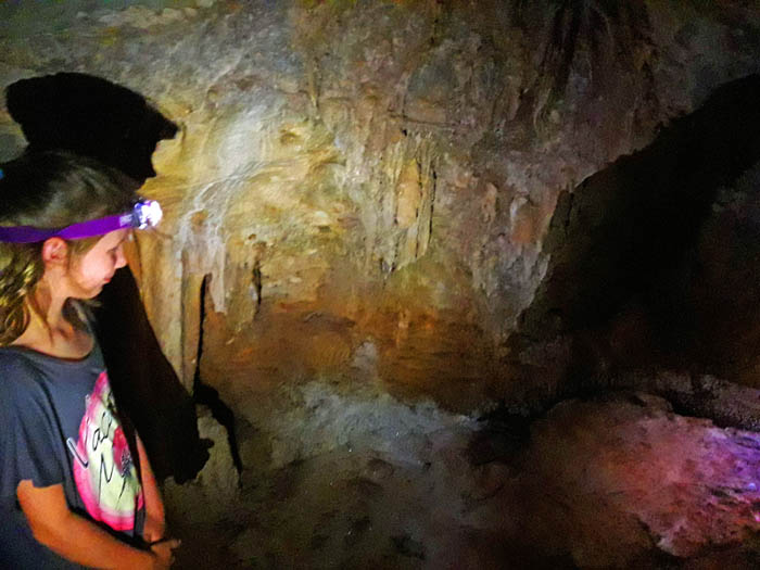 ... die ganz nahe gelegene Katafyngi-Höhle (touristisch nicht erschlossen, 2,5 km Ganglänge für Abenteurernaturen auf eigene Gefahr (Licht!!!) ...