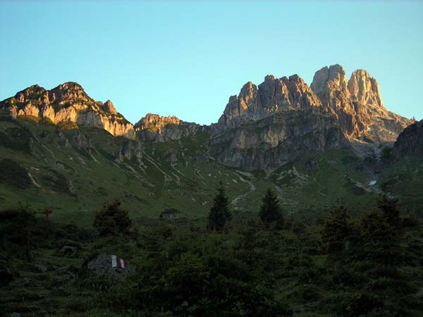 Morgenstimmung auf der Aualm: Blick gegen N (Bischofsmütze)