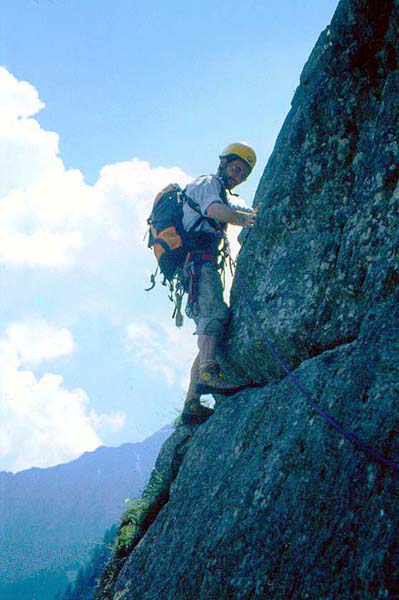 unser „Ledge“ ist degegen vergleichsweise lächerlich, seinerzeit bei der Erstbegehung ist Erich das Lachen allerdings vergangen