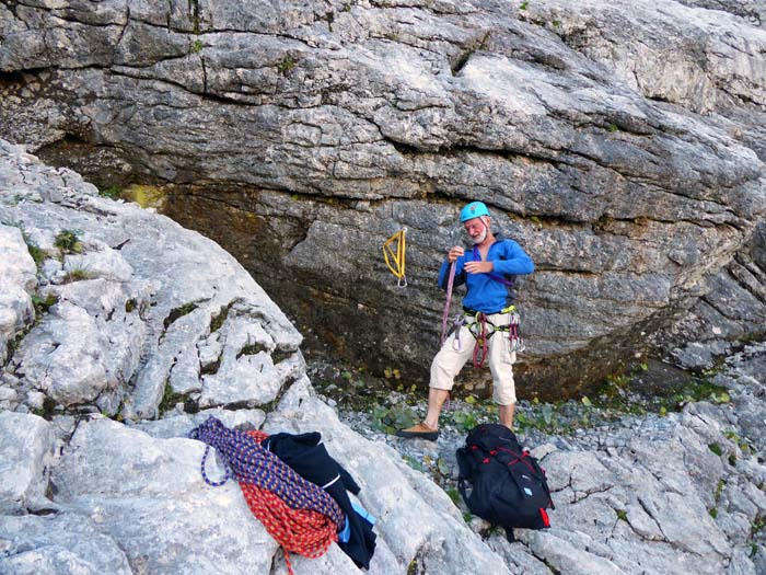 noch gut 100 m jenseits der Schulter stößt man am Fuß der weiten Plattenfluchten auf den Einstieg zu „Gordis Magic Line“