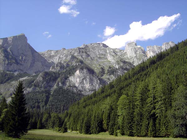 von Anfang an, schon beim Abmarsch vom Alpengasthof Bodenbauer ...