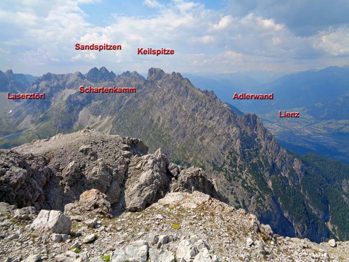 im NW reicht der Blick vom höchsten Berg der Gailtaler Alpen bis zur Sonnenstadt Lienz