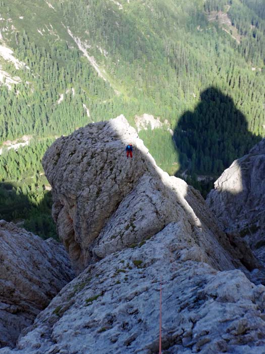 bei solchen Bildern drängen sich Erinnerungen an die etwas schärfere Roggalkante im vorarlberger Lechquellengebirge auf (s. Archiv) 