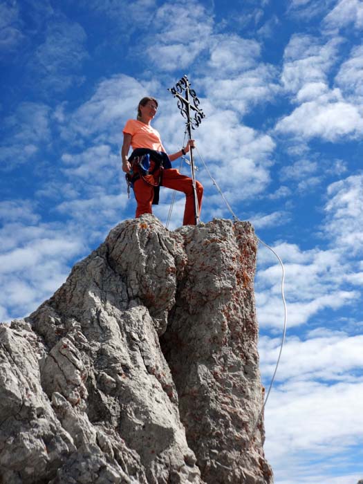 ... das Gipfelkreuz auf der Schöttnerspitze errichtet