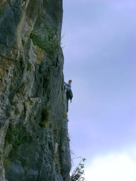 ebenfalls im Sektor Pelješac ist Ulli unterwegs - in der 1. SL von Aquaman 5b; eine Spitzentour mit knietiefer Hochgebirgs-Wasserrille am Ausstieg