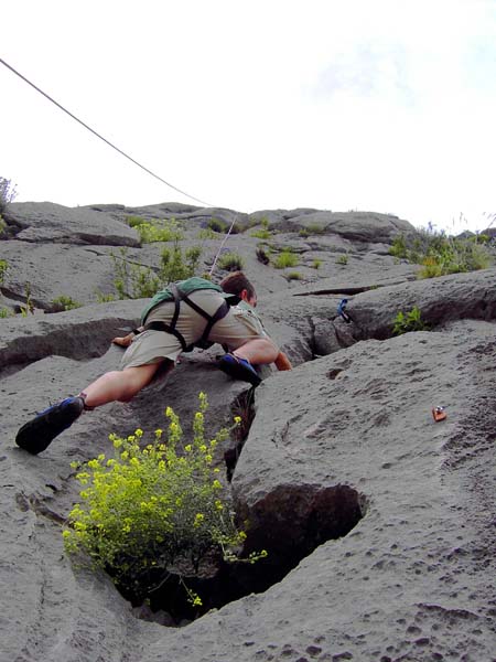 Nikolaus verschwindet fast in den Riesenhenkeln von Marchese del grillo 5b, Sektor Antonia