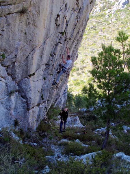 im Klettergarten hingegen ist anstatt Todessehnsucht Kraft gefragt; Erich in Avantura 6a+