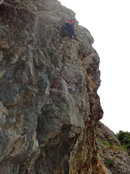 Ulli in Tomahawk 6c in der Südwand des ersten Turmes (Prvi zub) ...