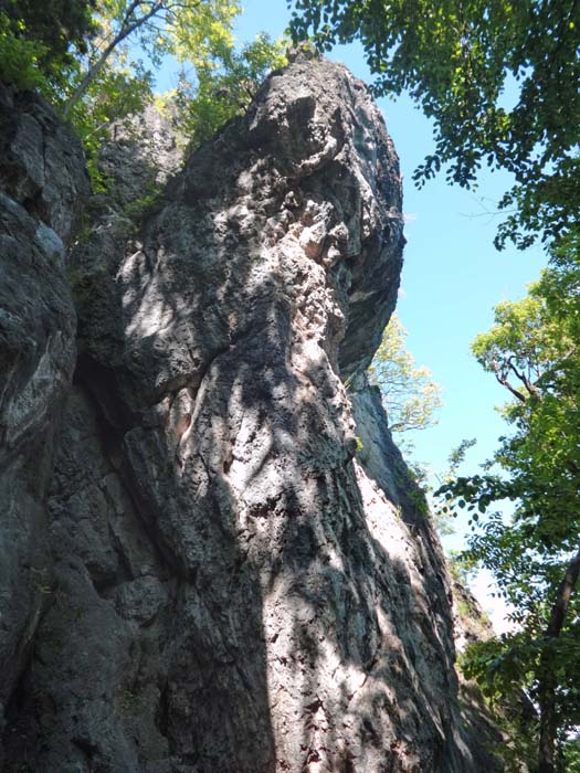 der rechte Wandteil mit Routen von 5c bis 7b