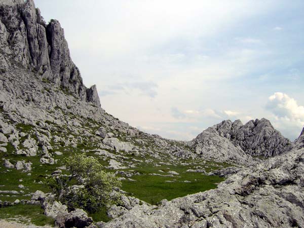 ... reizt die typische Velebitlandschaft zum Wandern und Klettern