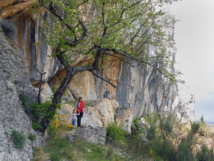 ... zum Wandfuß der Sektoren D und E