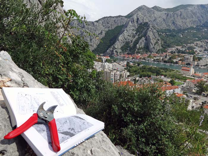 Blick vom rechten Wandteil (2 Dutzend Touren, 4b bis 7c+) auf die Stadt