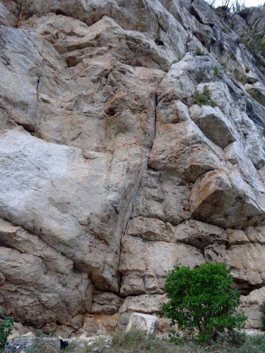 am rechten Ende der erschlossenen Zone die jüngste Tour von Straćine: Holiday Crack 6c