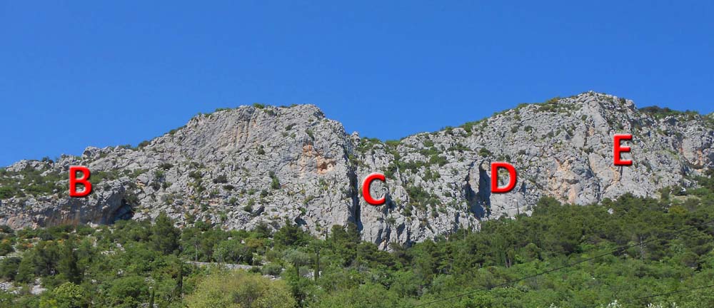 die Hauptwand des Klettergebietes Konavle; der Tunnel zieht oberhalb von Sektor B durch den Berg