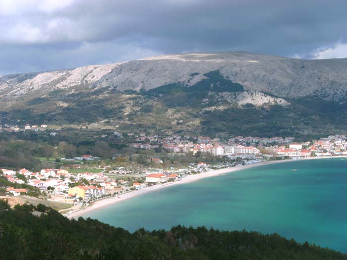 Blick vom Wandfuß auf Baška