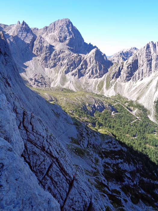 Blick vom 3. Stand hinüber auf die Bügeleisenkante, wo gerade zwei Damen unterwegs sind