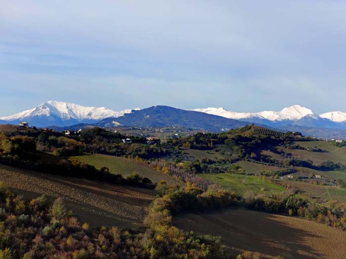 ... wo uns nach weit über 6000 km der Winter in Empfang nimmt (Monti Sibillini, nördl. Abruzzen)