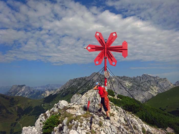 im Nordwesten Pfaffenstein (links hinten) und Griesmauerzug