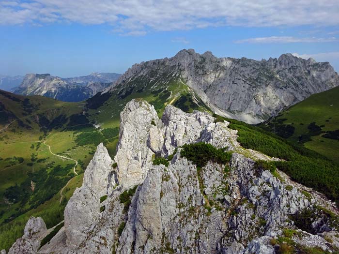 über den Nordkamm der Leobner Mauer steigen wir kurz ab