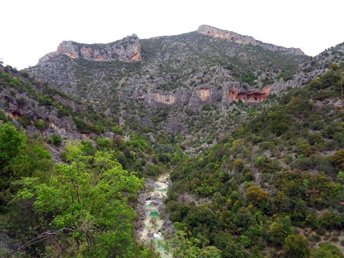die Felsen nehmen kein Ende: 5 Sektoren um die Maison des Chevres (Sinterhöhle rechts) über dem nordwestlichen Ast der oberen Daphnonschlucht