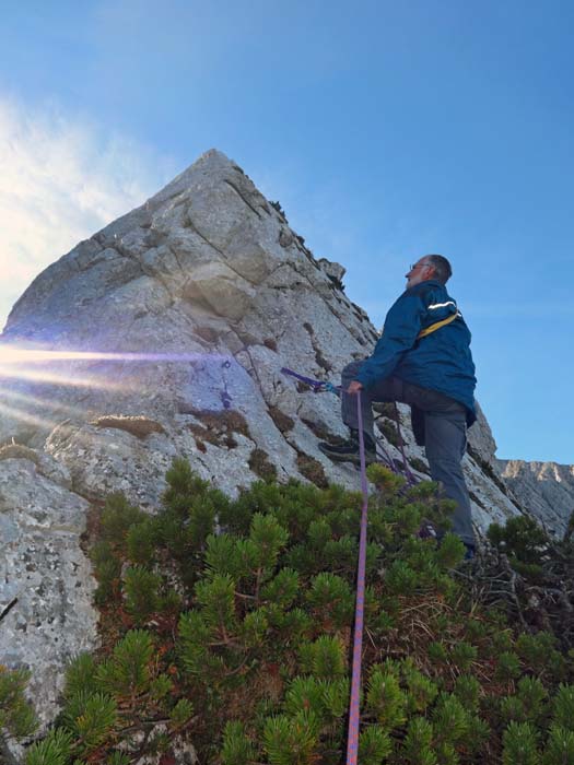 Erich am 2. Stand, darüber die schönste Seillänge der ganzen Tour (zum 3. Stand 55 m!)