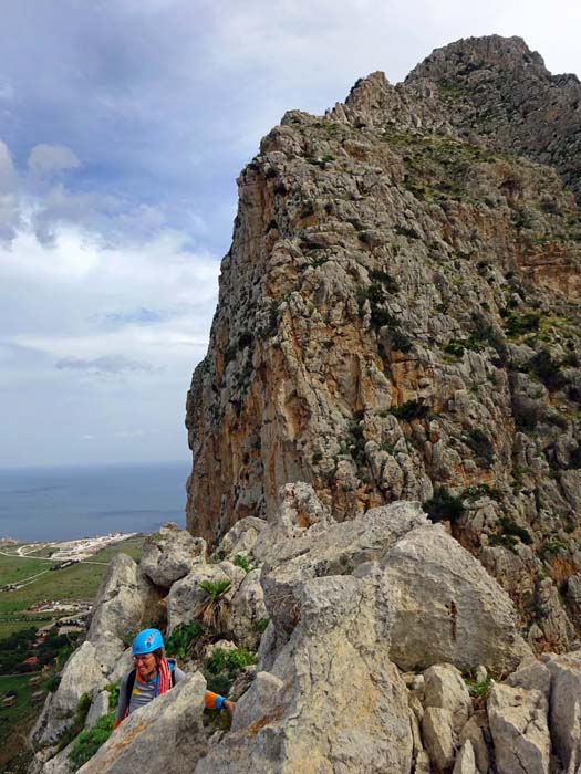 ... und zum Monte Monaco; dessen Nordwestkante („Corsa d'autunno“, V+) beginnt in der Scharte zwischen den Gipfeln und ist nicht eingerichtet