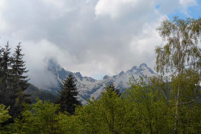 wir fliehen über die Berge - im Bild die berühmten Komovi - nach N ins nächste Klettergebiet