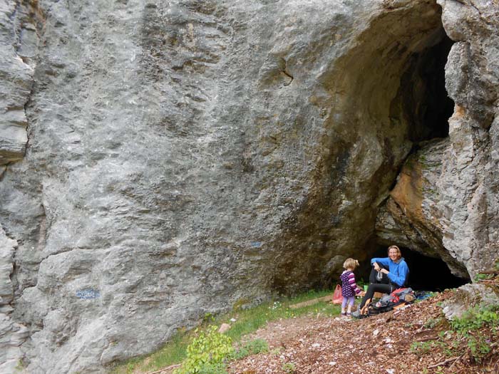 Ronja kocht uns was in der Höhle