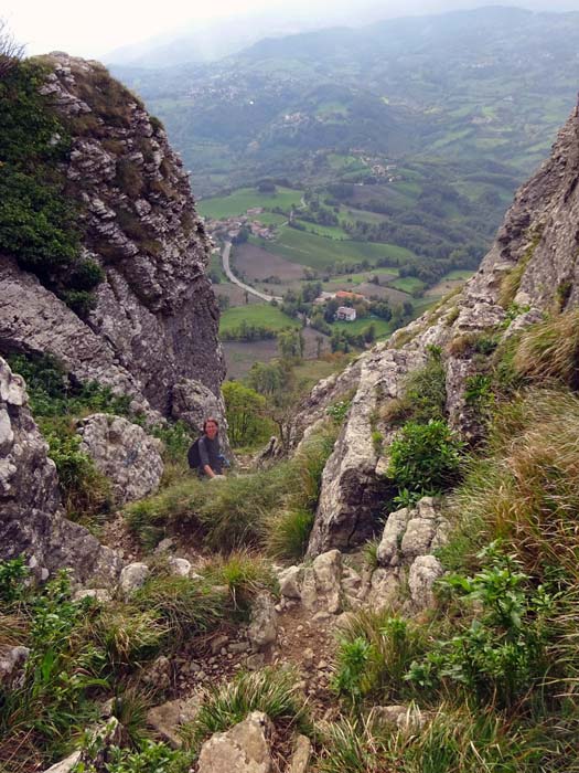 ... durch einen kleinen Einschnitt an der Südwestecke des Plateaus