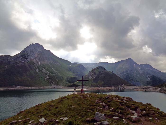 die Plattnitzer Jochspitze mit seinem Drachengrat über dem Spullersee