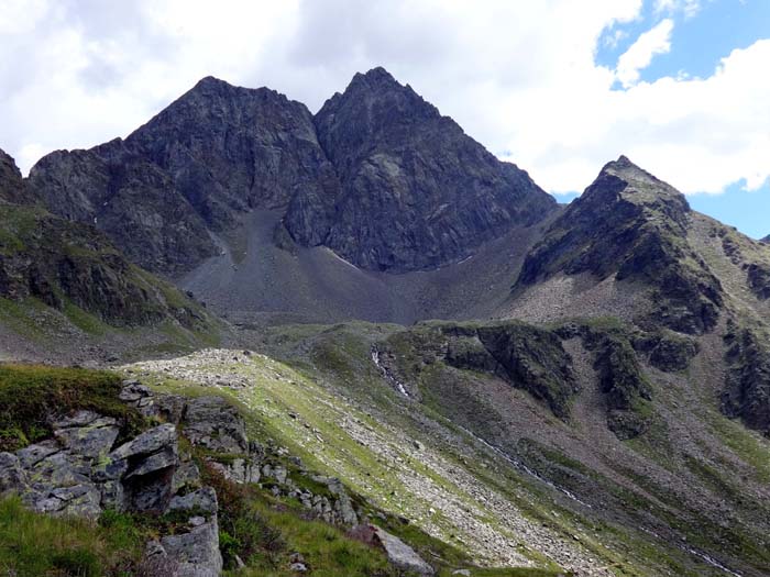 unsere beiden Gipfel von der Hochschoberhütte; rechts die Nase, dann die Nasenscharte mit dem Einstieg ...