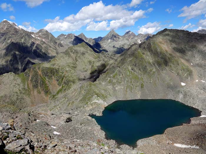 Abstieg an der Ostseite in Richtung Barrensee; das kühne Horn in Bildmitte der Glödis (s. Archiv Bergsteigen)