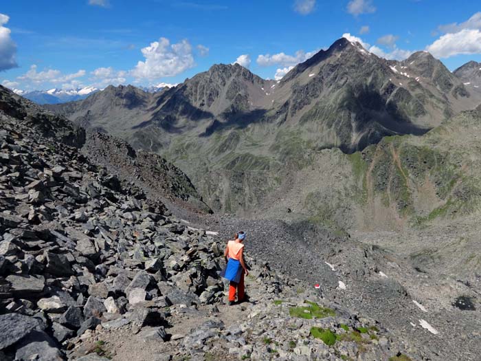 hoch über dem See queren wir zurück auf die Nordseite ...