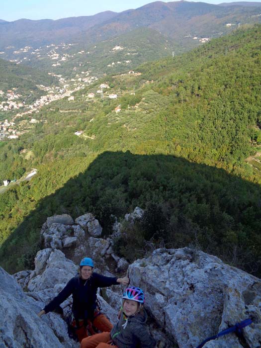 der 2. Stand an einer großen Sanduhr; Blick auf Calice Ligure