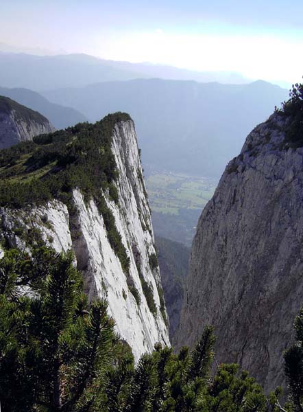 vom Trisselkogelgipfel erscheint der Ausstieg beeindruckend steil