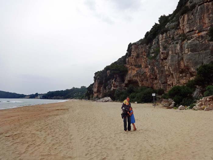 Klettern direkt am Strand - das gibt's in einem der bekanntesten Klettergebiete Italiens, in Sperlonga zwischen Rom und Neapel