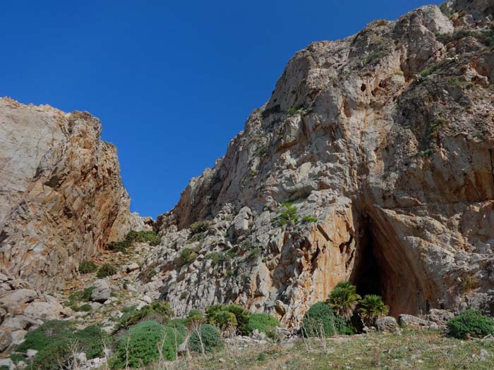 auf unserer Fotosafari bewegen wir uns in südlicher Richtung wieder aufs Camp El Bahira zu; rechts oben im Canalino (Bereich Bunker) hat Sepp Gstöttenmayr im Oktober 2017 den neuen kleinen Sektor Disneyland eingebohrt ...