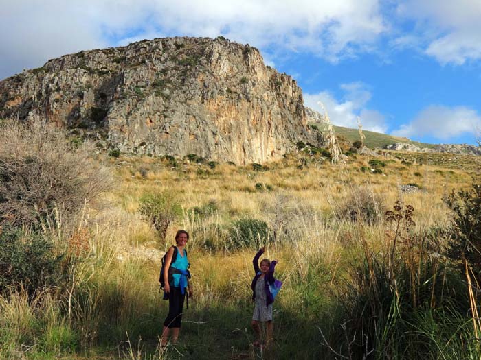 eine Etage höher - oberhalb der Straße nach San Vito lo Capo - der Klettergarten Valanga; der gesamte sichtbare untere Sektor wurde von Sepp geschaffen