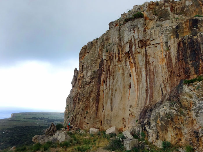 im oberen Sektor noch einmal neun Routen (5a bis 7c+), z. B. ...